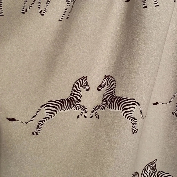 Ann Taylor Gray Short Sleeve Blouse Zebra Design Button Closure Small Career S - Picture 2 of 6